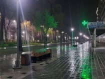 В Бишкеке продолжают ремонтировать наружное освещение