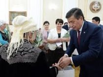Многодетных матерей Кыргызстана наградят орденами и медалями