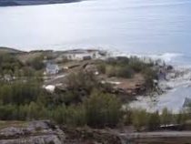 Мощный оползень унес в море восемь домов на севере Норвегии