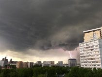 «Нервная» погода в Кыргызстане: жара, сели, ветер, град