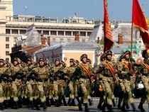 Военнослужащие Нацгвардии КР прошлись маршем на параде Победы в Москве