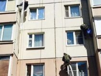 В многоэтажном доме в Бишкеке в середине лета включили отопление