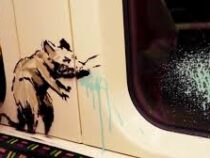 Бэнкси украсил вагон лондонской подземки чихающей крысой и грызунами в масках
