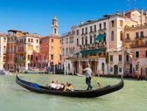 Гондольеры в Венеции изменили пассажировместимость гондол – туристы за время карантина растолстели