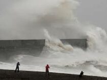 Мощный шторм «Эллен» обрушился на южное побережье Ирландии