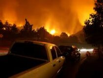 В Калифорнии идет ожесточенная борьба с природными пожарами
