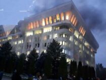 Пожар в здании парламента в Бишкеке, где находится и офис президента потушен