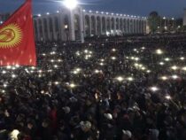 В Бишкеке  протестующие захватили здание парламента и администрации президента