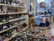 Англичанка разбила в магазине полтысячи бутылок с алкоголем