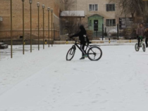 В Нарыне строится первая велодорожка