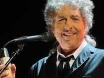 Американский певец Боб Дилан продал компании Universal права на все свои песни