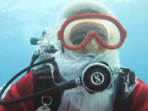 В США Санта-Клаус временно пересел на подводный гидроцикл