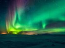 В небе над Лапландией заметили яркое северное сияние
