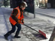 МП «Тазалык» продолжает работу по очистки дорог от снега