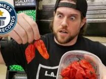 Канадец  съел самый острый перец в мире и побил собственный рекорд