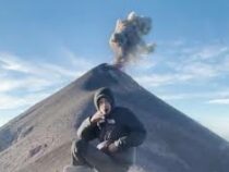 В Гватемале турист случайно заснял начало извержения вулкана