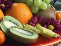Диетолог предупредила об опасности вечернего поедания фруктов