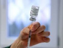 В Узбекистане запретили вакцинировать от коронавируса детей до 18 лет