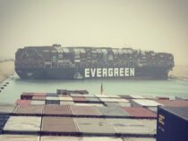 Гигантский контейнеровоз перекрыл Суэцкий канал, суда встали в «пробку»