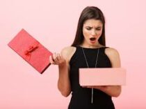 Психолог назвала худшие подарки женщинам на 8 марта