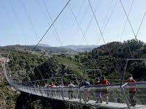 Самый длинный в мире пешеходный подвесной мост открыли в Португалии