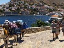 Власти Греции сообщили, что будут принимать туристов, которые сделали прививки