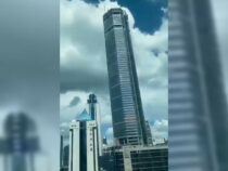В Китае накренился 300-метровый небоскреб