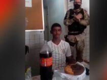 Полицейские с тортом поздравили юношу с 18-летием и арестовали