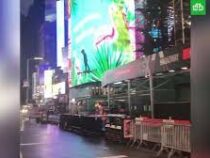Жители Нью-Йорка сняли на видео летящего на глайдере человека
