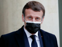 Президент Франции получил оплеуху