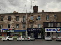 Фасад трехэтажного здания по улице Киевской отремонтируют