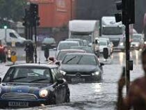 Сильные дожди затопили улицы Лондона