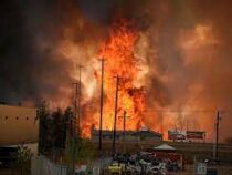 В Канаде пожар уничтожил город