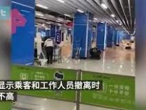 Дождь затопил станцию метро в Китае, пассажиров эвакуируют