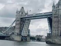 12 часов не могли свести Тауэрский мост в Лондоне