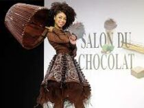 В Париже состоялся показ шоколадных платьев