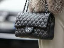 Французский модный дом Chanel установил лимит на покупку самых популярных моделей своих сумок
