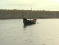 «Викинг» из Иркутска спустил самодельный корабль на воду