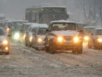 Бишкекским  водителям сегодня нужно быть предельно внимательными  из-за снегопада