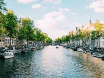 На каналах Амстердама пустили беспилотные электролодки
