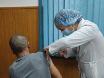 Третью дозу вакцины от ковида получили свыше трех тысяч кыргызстанцев