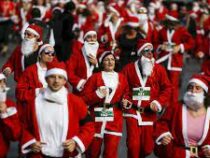 Рождественский забег Санта-Клаусов состоялся в Афинах
