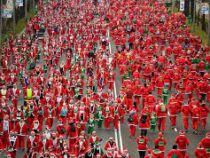 В Мадриде тысячи «Санта-Клаусов» поучаствовали в забеге
