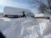 4,5 метра снега выпало возле озера Тахо в США