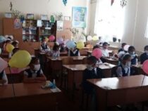 13 школ Бишкека вернутся в понедельник к традиционной форме обучения