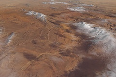 В крупнейшей пустыне мира выпал снег