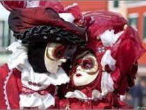 В Венеции впервые с 2020 года начался карнавал