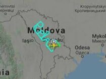 Пилот самолета написал траекторией полета слово «расслабьтесь» вблизи с границей Украины