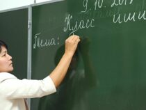 В школах Кыргызстана не хватает более 900 учителей