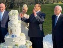 Экс-премьер Италии Берлускони сыграл символическую свадьбу